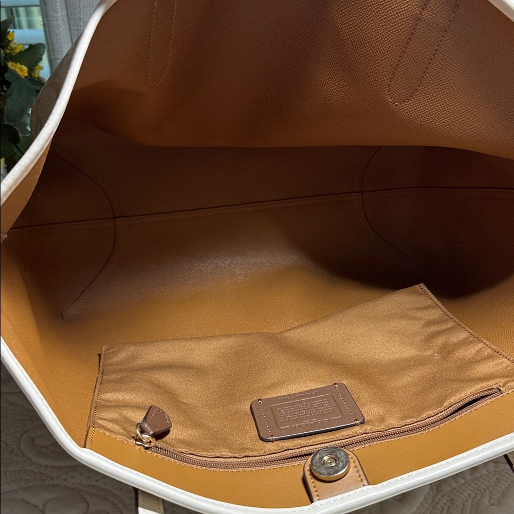 Coach City Tote - Picture 10 of 12